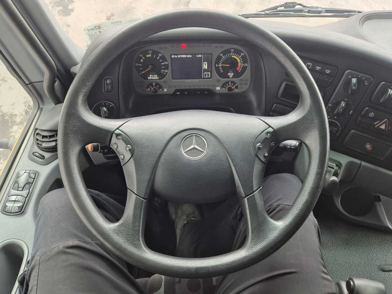 Barredora vial Mercedes-Benz Actros 2032 A 4x4 Bucher STKF 9500 Airport 30x: foto 12 Barredora vial Mercedes-Benz Actros 2032 A 4x4 Bucher STKF 9500 Airport 30x: foto 12