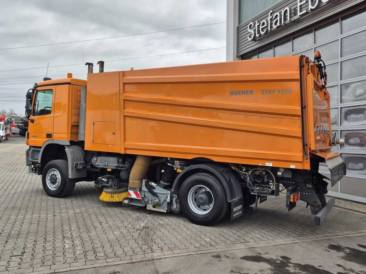 Barredora vial Mercedes-Benz Actros 2032 A 4x4 Bucher STKF 9500 Airport 30x: foto 14 Barredora vial Mercedes-Benz Actros 2032 A 4x4 Bucher STKF 9500 Airport 30x: foto 14