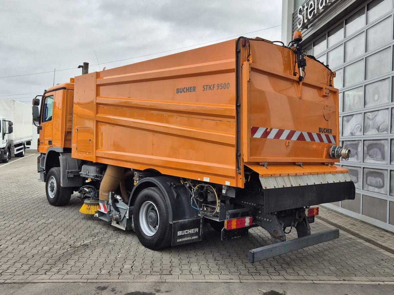Barredora vial Mercedes-Benz Actros 2032 A 4x4 Bucher STKF 9500 Airport 30x: foto 15 Barredora vial Mercedes-Benz Actros 2032 A 4x4 Bucher STKF 9500 Airport 30x: foto 15