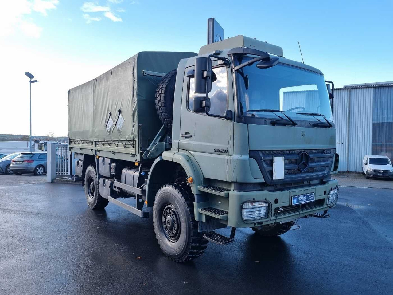 Mercedes-Benz Axor 1829 A 4x4 Pritsche/Plane 10 Stück - Camión lona: foto 3 Mercedes-Benz Axor 1829 A 4x4 Pritsche/Plane 10 Stück - Camión lona: foto 3