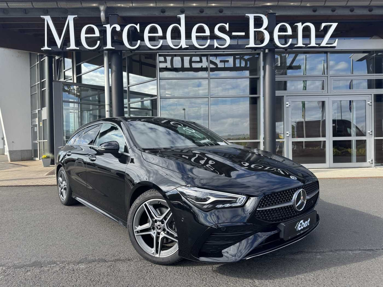 Mercedes-Benz CLA 180 Shooting Brake+AMG+Distr+AHK+RFK+ - Coche: foto 1 Mercedes-Benz CLA 180 Shooting Brake+AMG+Distr+AHK+RFK+ - Coche: foto 1