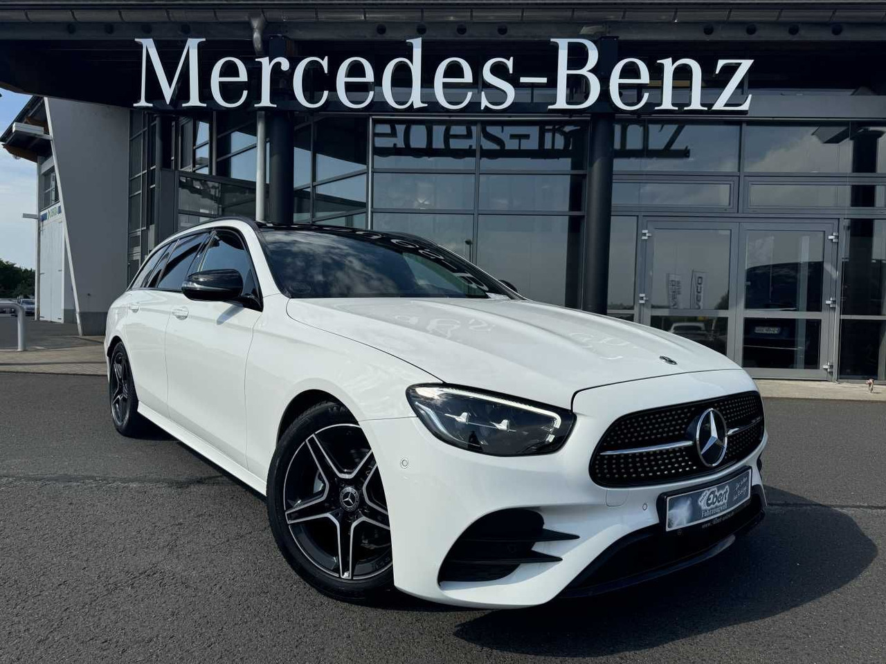 Mercedes-Benz E 220d T AMG+Pano+AHK+Night+TotW+ RKamera+Ambien - Coche: foto 1 Mercedes-Benz E 220d T AMG+Pano+AHK+Night+TotW+ RKamera+Ambien - Coche: foto 1