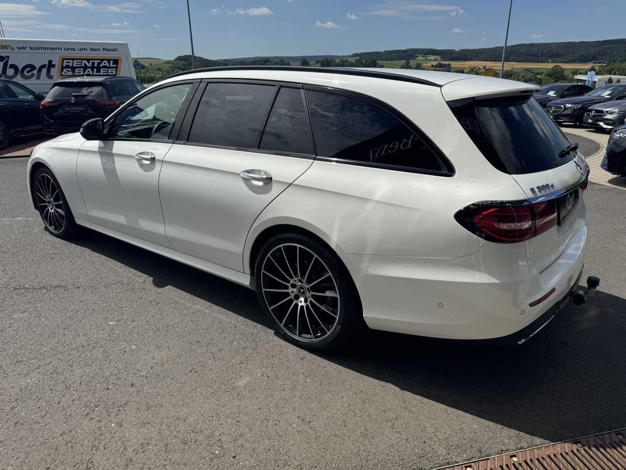 Mercedes-Benz E 300d 4M AMG+Pano+Burm+AHK+360+HUD+ - Coche: foto 3 Mercedes-Benz E 300d 4M AMG+Pano+Burm+AHK+360+HUD+ - Coche: foto 3