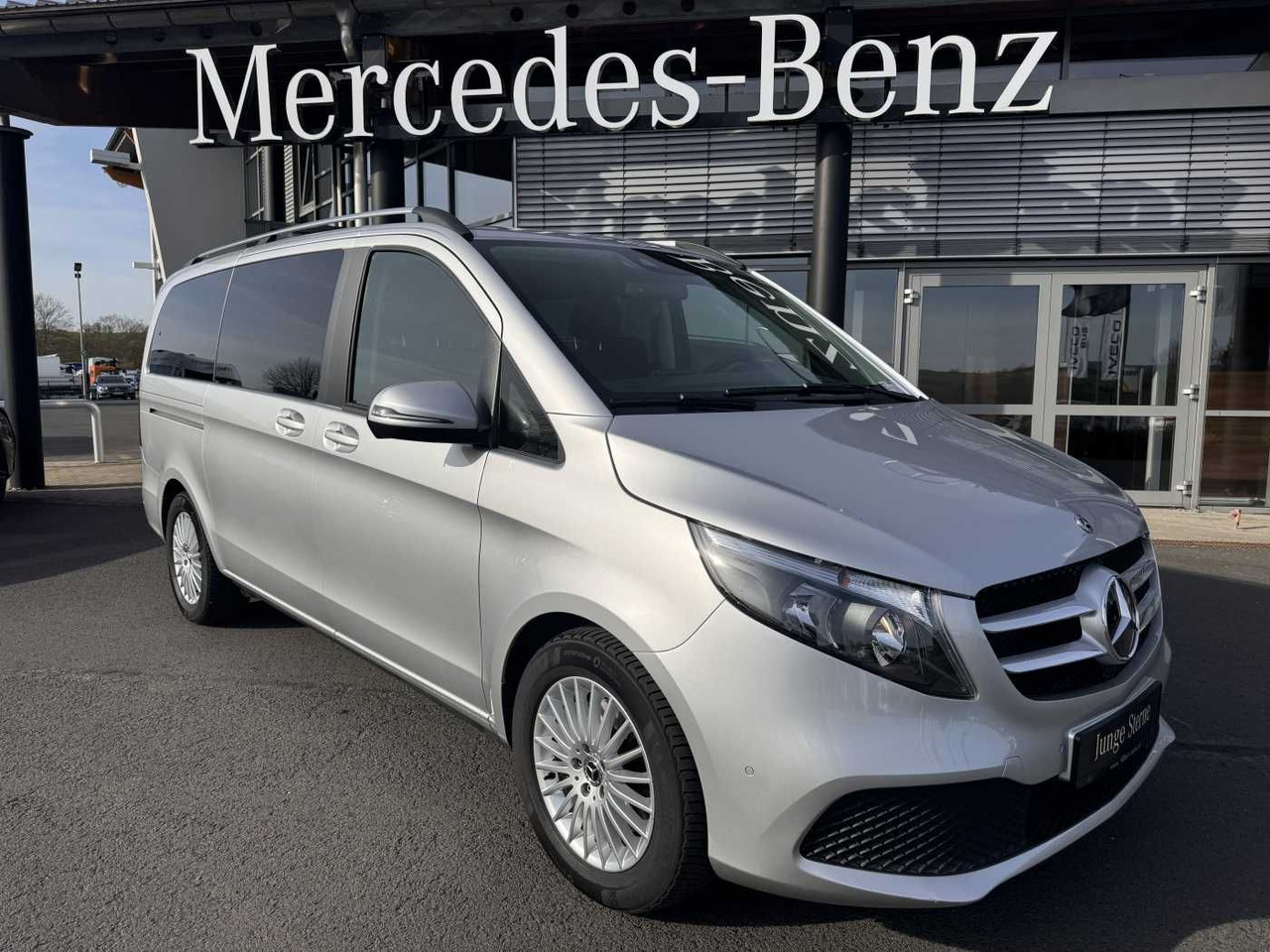 Mercedes-Benz V 220 d EDITION DISTRONIC MBUX Kamera 6Sitze - Furgoneta de pasajeros: foto 1 Mercedes-Benz V 220 d EDITION DISTRONIC MBUX Kamera 6Sitze - Furgoneta de pasajeros: foto 1