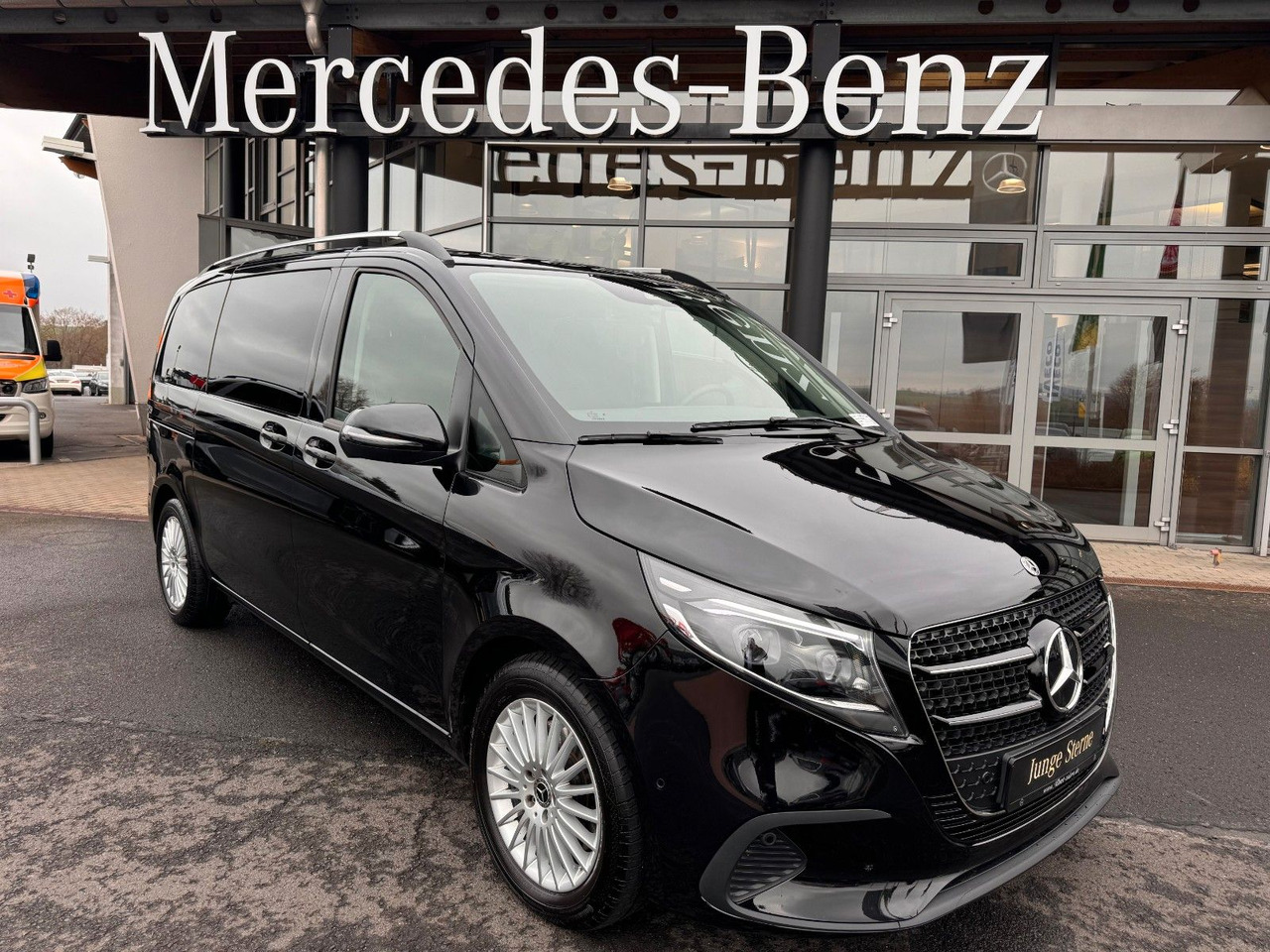 Mercedes-Benz V 220 d STYLE K Liege-Paket AHK2,5 DISTRONIC - Furgoneta de pasajeros: foto 1 Mercedes-Benz V 220 d STYLE K Liege-Paket AHK2,5 DISTRONIC - Furgoneta de pasajeros: foto 1