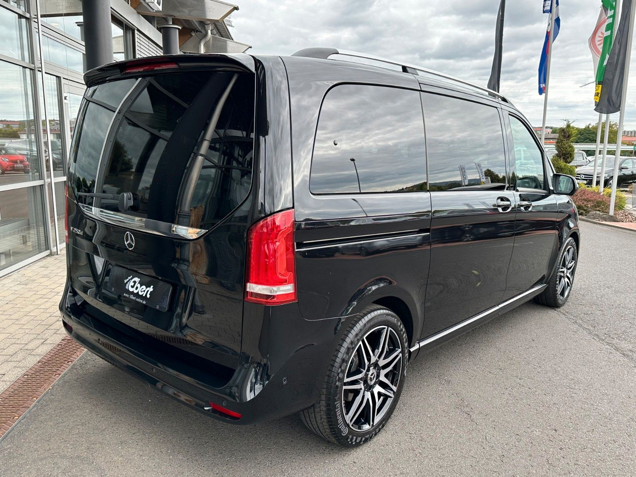 Mercedes-Benz V 250 d EDITION AMG Kompakt ILS elektr Türen - Furgoneta de pasajeros: foto 4 Mercedes-Benz V 250 d EDITION AMG Kompakt ILS elektr Türen - Furgoneta de pasajeros: foto 4