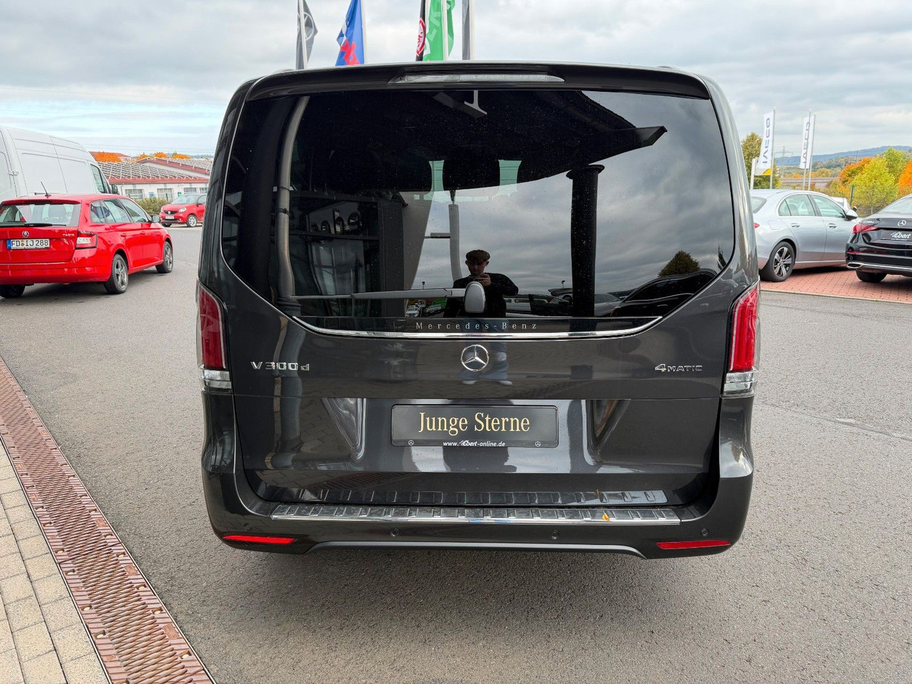 Mercedes-Benz V 300 d 4MATIC EXCLUSIVE AMG Panorama Standheiz - Furgoneta de pasajeros: foto 5 Mercedes-Benz V 300 d 4MATIC EXCLUSIVE AMG Panorama Standheiz - Furgoneta de pasajeros: foto 5