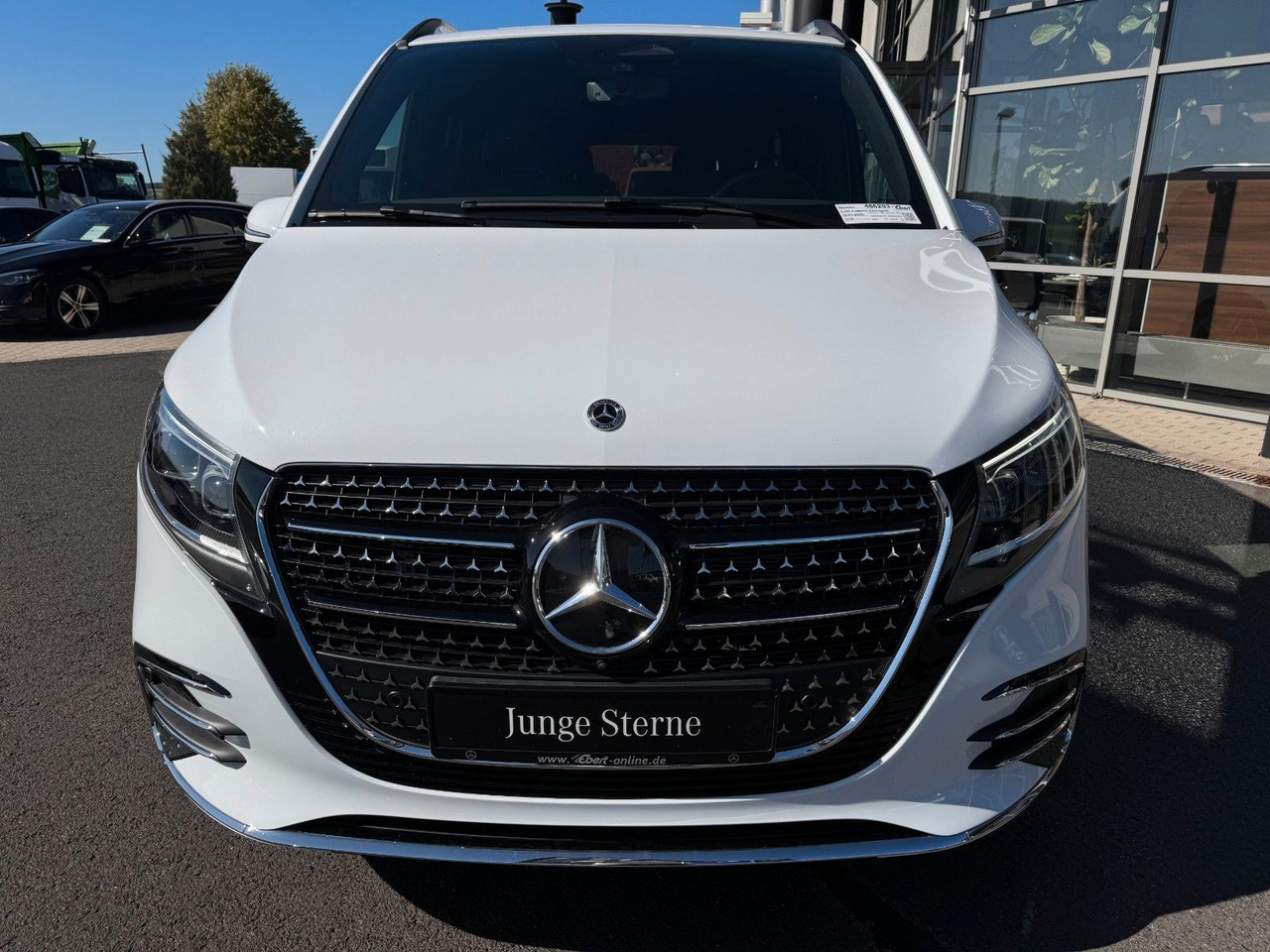 Mercedes-Benz V 300 d 4MATIC EXCLUSIVE AMG Tische AHK2,5to - Furgoneta de pasajeros: foto 2 Mercedes-Benz V 300 d 4MATIC EXCLUSIVE AMG Tische AHK2,5to - Furgoneta de pasajeros: foto 2