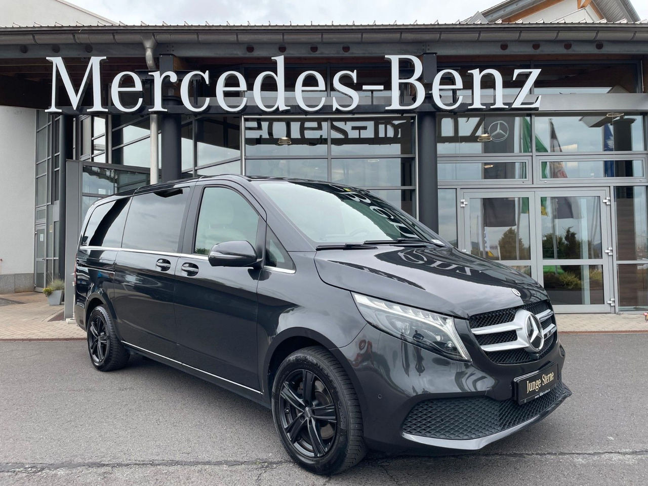 Mercedes-Benz V 300 d AVA ED 4MATIC Sitzklima Burmester 6Sitze - Furgoneta de pasajeros: foto 1 Mercedes-Benz V 300 d AVA ED 4MATIC Sitzklima Burmester 6Sitze - Furgoneta de pasajeros: foto 1
