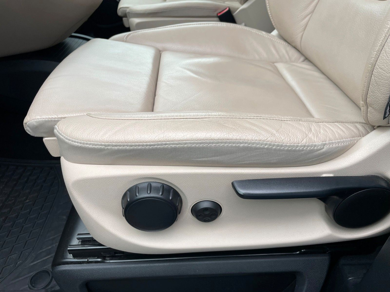 Coche familiar Mercedes-Benz V 300 d AVA ED 4MATIC Sitzklima Burmester 6Sitze: foto 16