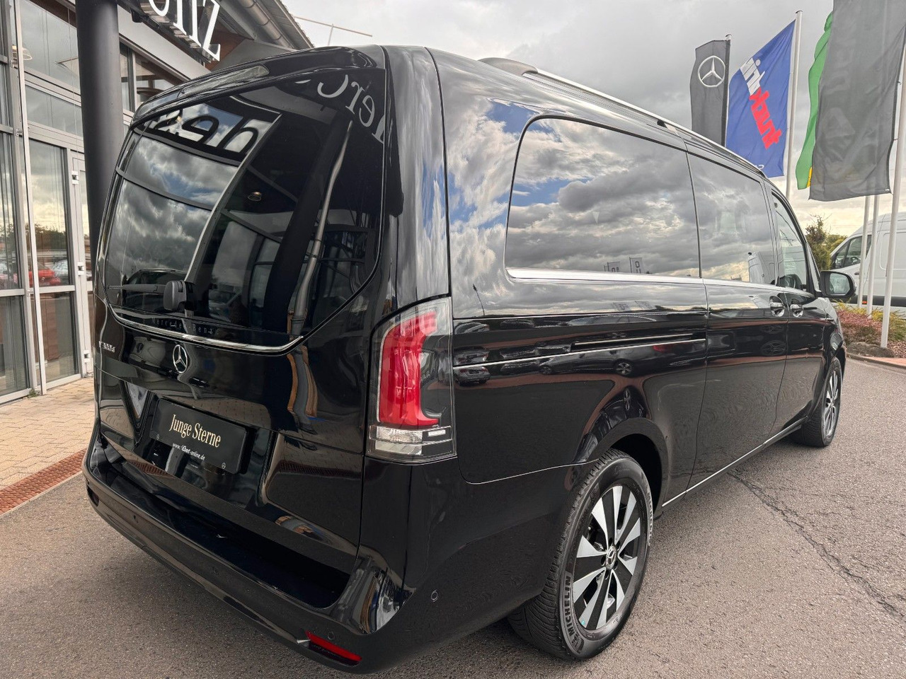 Mercedes-Benz V 300 d AVANTGARDE Extralang 360Kamera Standheiz - Furgoneta de pasajeros: foto 4 Mercedes-Benz V 300 d AVANTGARDE Extralang 360Kamera Standheiz - Furgoneta de pasajeros: foto 4