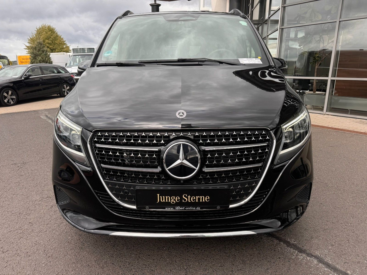 Mercedes-Benz V 300 d AVANTGARDE Extralang 360Kamera Standheiz - Furgoneta de pasajeros: foto 2 Mercedes-Benz V 300 d AVANTGARDE Extralang 360Kamera Standheiz - Furgoneta de pasajeros: foto 2