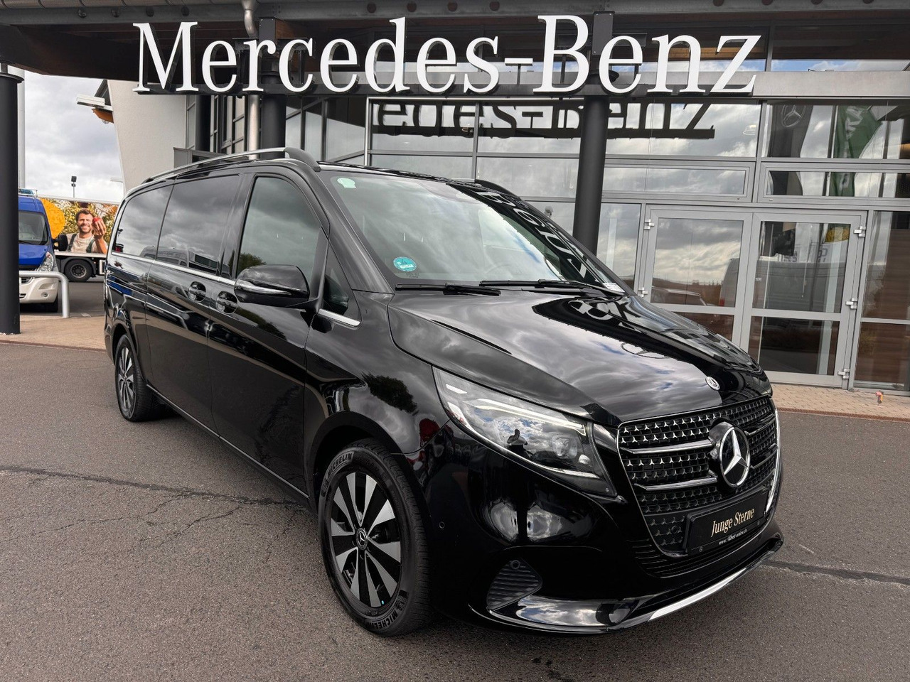Mercedes-Benz V 300 d AVANTGARDE Extralang 360Kamera Standheiz - Furgoneta de pasajeros: foto 1 Mercedes-Benz V 300 d AVANTGARDE Extralang 360Kamera Standheiz - Furgoneta de pasajeros: foto 1