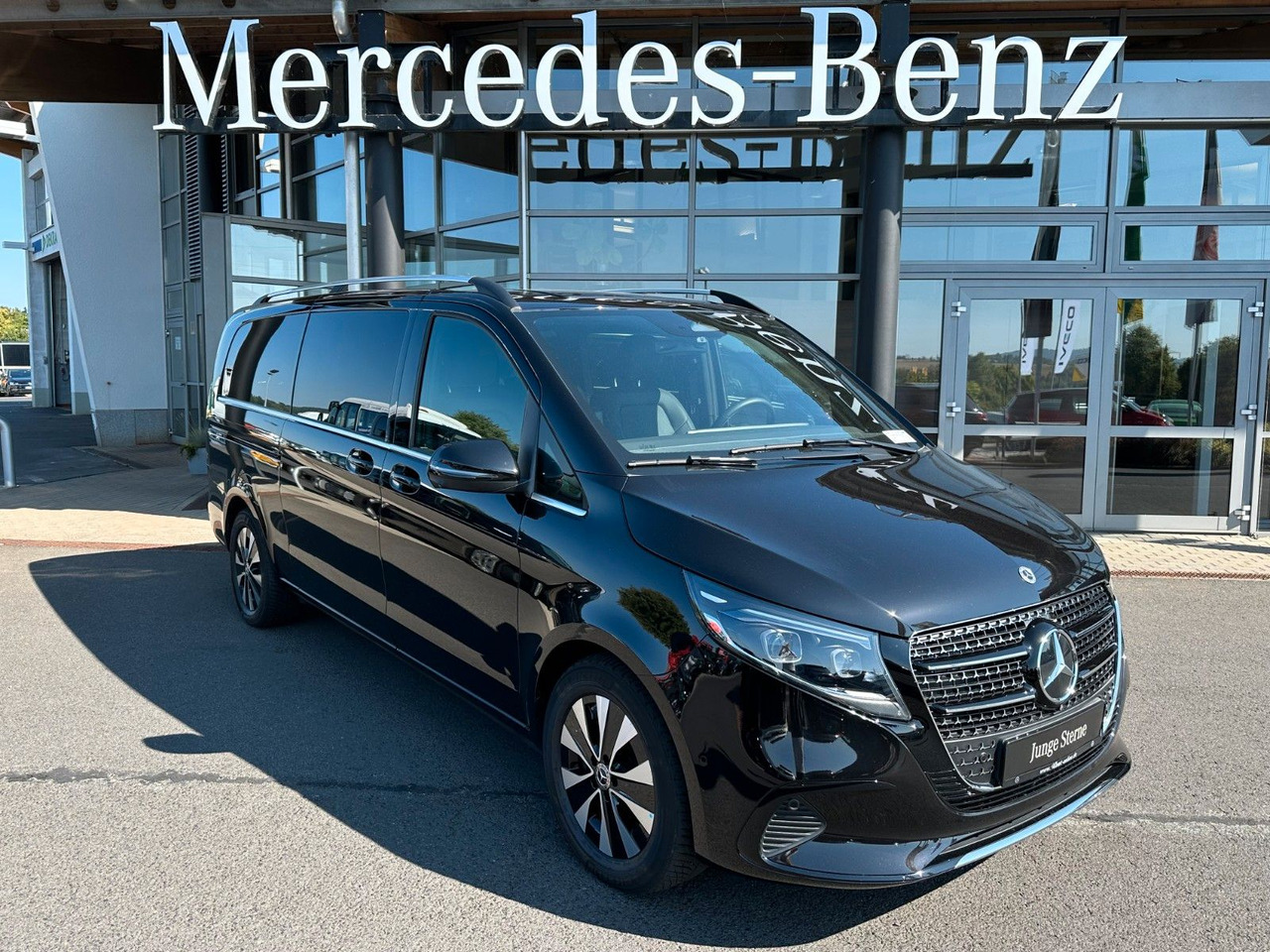 Mercedes-Benz V 300 d AVANTGARDE Extralang 360Kamera Standheiz - Furgoneta de pasajeros: foto 1 Mercedes-Benz V 300 d AVANTGARDE Extralang 360Kamera Standheiz - Furgoneta de pasajeros: foto 1