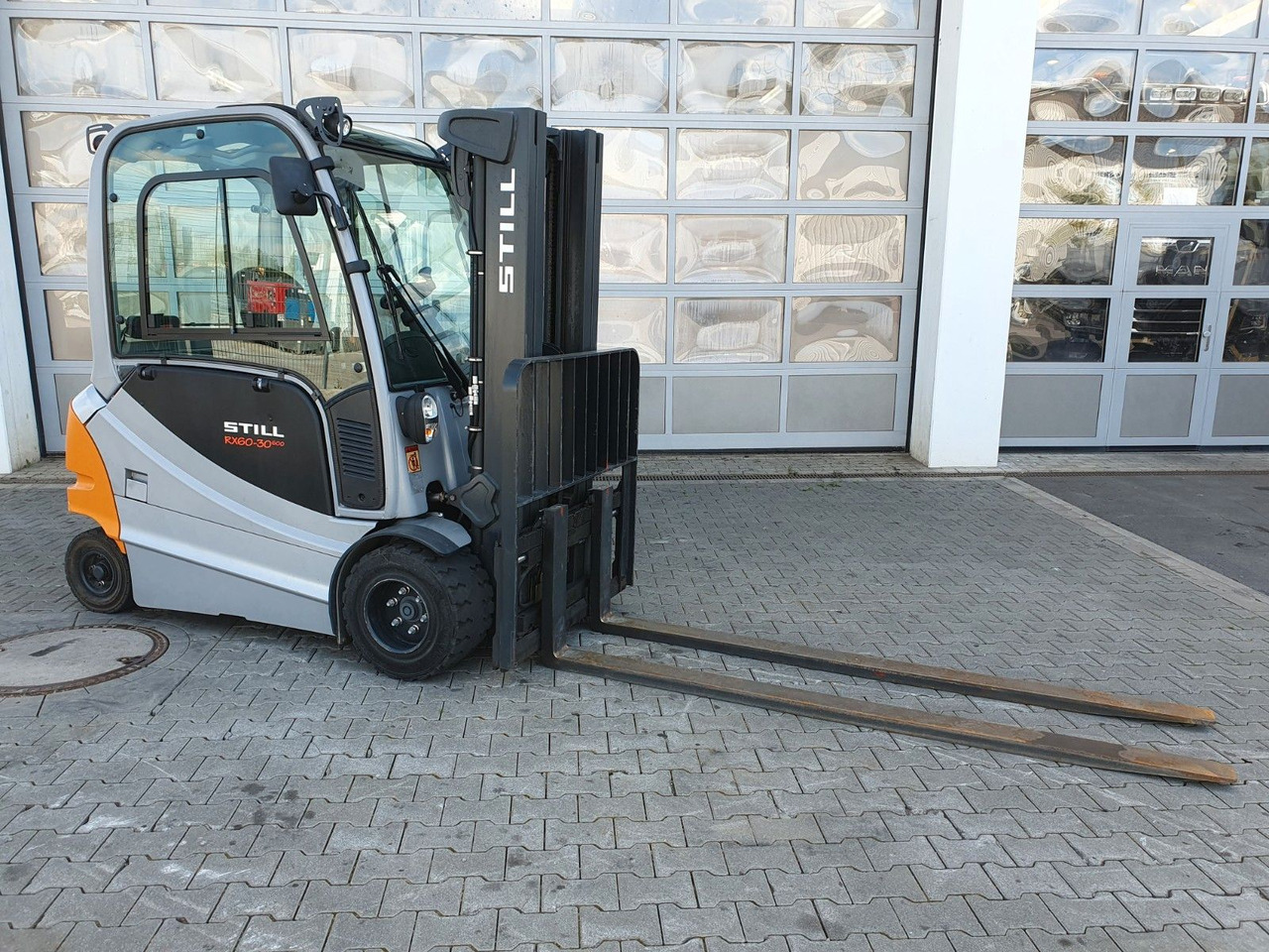 Still RX60-30L/600 - Triplex: 4,6m / nur 1.245h / SS - Carretilla elevadora eléctrica: foto 2 Still RX60-30L/600 - Triplex: 4,6m / nur 1.245h / SS - Carretilla elevadora eléctrica: foto 2