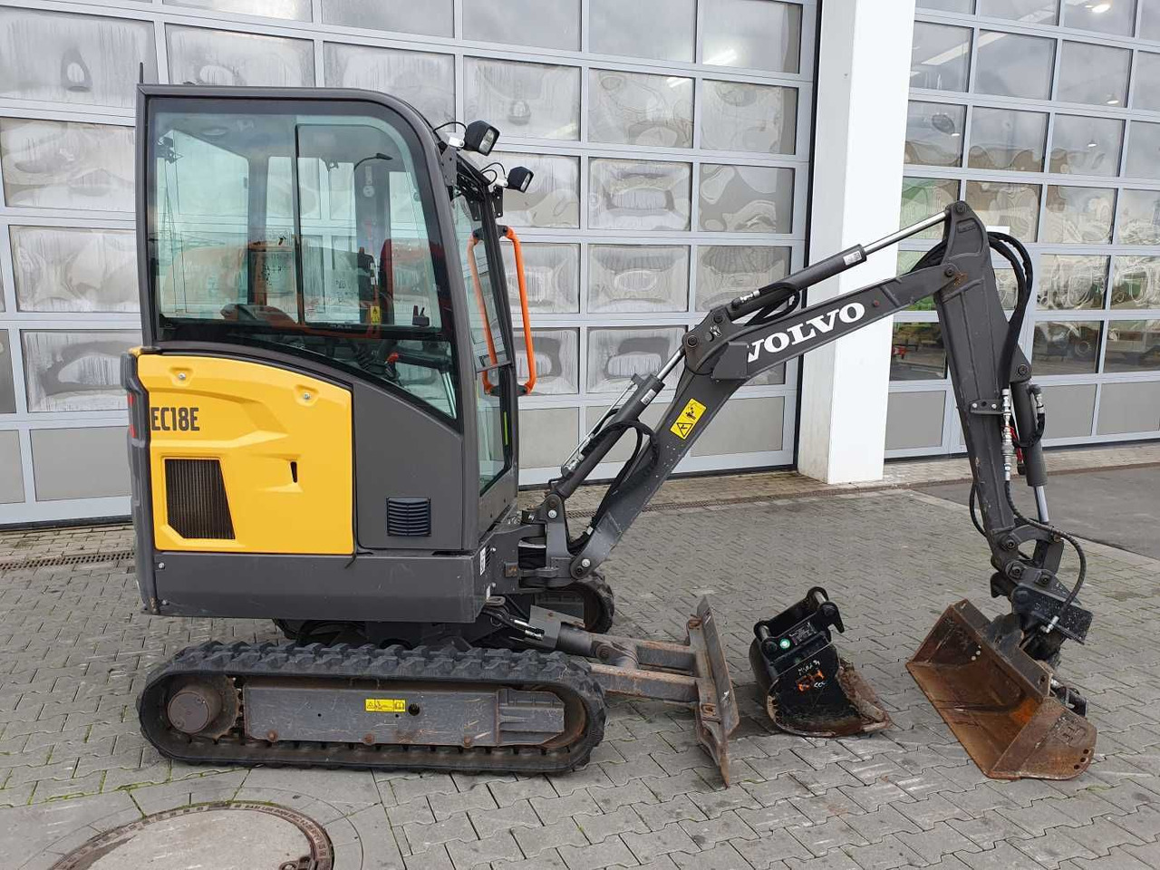 Volvo EC18E / nur 415h! / MS01 / 2021 / inkl 2x Löffel - Miniexcavadora: foto 2 Volvo EC18E / nur 415h! / MS01 / 2021 / inkl 2x Löffel - Miniexcavadora: foto 2