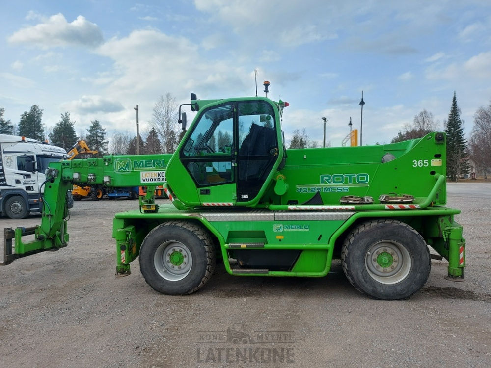 Merlo ROTO 40.25MCSS with basket, remote, jib - Manipulador telescópico: foto 2 Merlo ROTO 40.25MCSS with basket, remote, jib - Manipulador telescópico: foto 2
