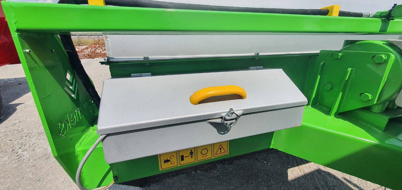 Agromeks stone picker Jaguar, 2,1 m - on stock - Equipo para trabajo del suelo: foto 4 Agromeks stone picker Jaguar, 2,1 m - on stock - Equipo para trabajo del suelo: foto 4