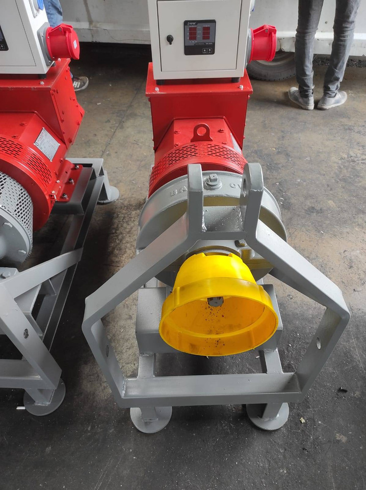 Elektro-Jen 20 kVa / 16 kW PTO driven generator with AVR control - IN STOCK - Generador industriale: foto 3 Elektro-Jen 20 kVa / 16 kW PTO driven generator with AVR control - IN STOCK - Generador industriale: foto 3