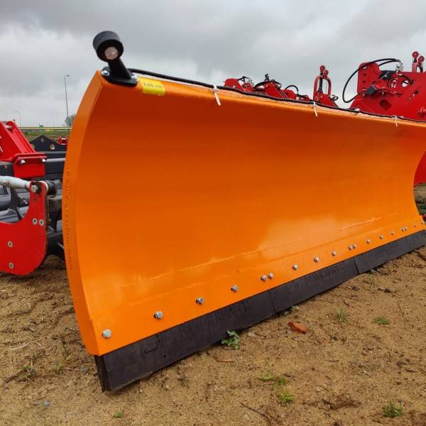 Inter-tech Snow plough 2,6m straight - ON STOCK - Cuchilla quitanieves para Maquinaria agrícola: foto 1 Inter-tech Snow plough 2,6m straight - ON STOCK - Cuchilla quitanieves para Maquinaria agrícola: foto 1