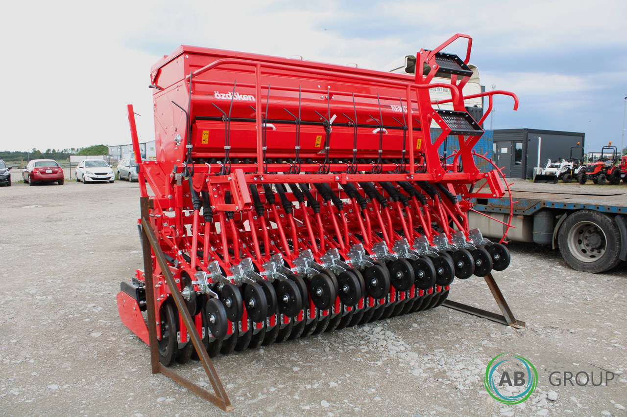 Mounted seed drill combination with power harrow Ozdoken Pertum CS-300 – double disc, rubber roller - Combinado de siembra: foto 3 Mounted seed drill combination with power harrow Ozdoken Pertum CS-300 – double disc, rubber roller - Combinado de siembra: foto 3