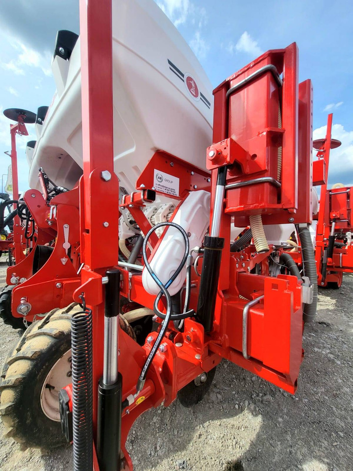 Ozdoken six-row pneumatic precision seeder, VPKT-DG6, PVC fertiliser tank - on stock - Sembradora de precisión: foto 4 Ozdoken six-row pneumatic precision seeder, VPKT-DG6, PVC fertiliser tank - on stock - Sembradora de precisión: foto 4