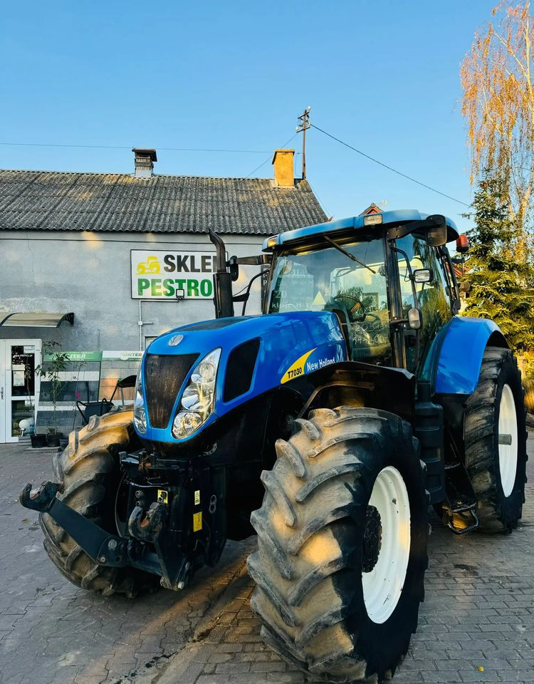 New Holland T7030 - Tractor: foto 4 New Holland T7030 - Tractor: foto 4