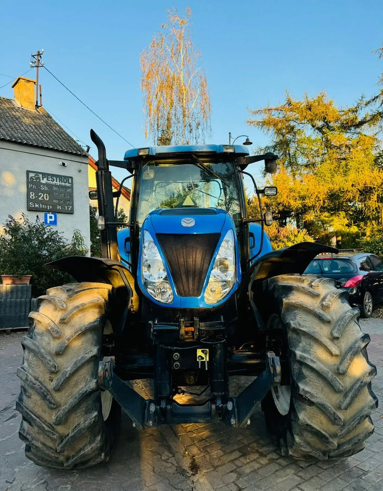 New Holland T7030 - Tractor: foto 2 New Holland T7030 - Tractor: foto 2