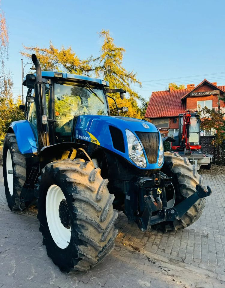 New Holland T7030 - Tractor: foto 3 New Holland T7030 - Tractor: foto 3