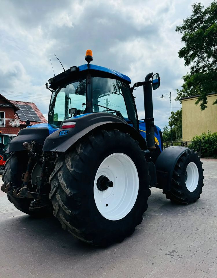 Tractor New Holland T8020: foto 6