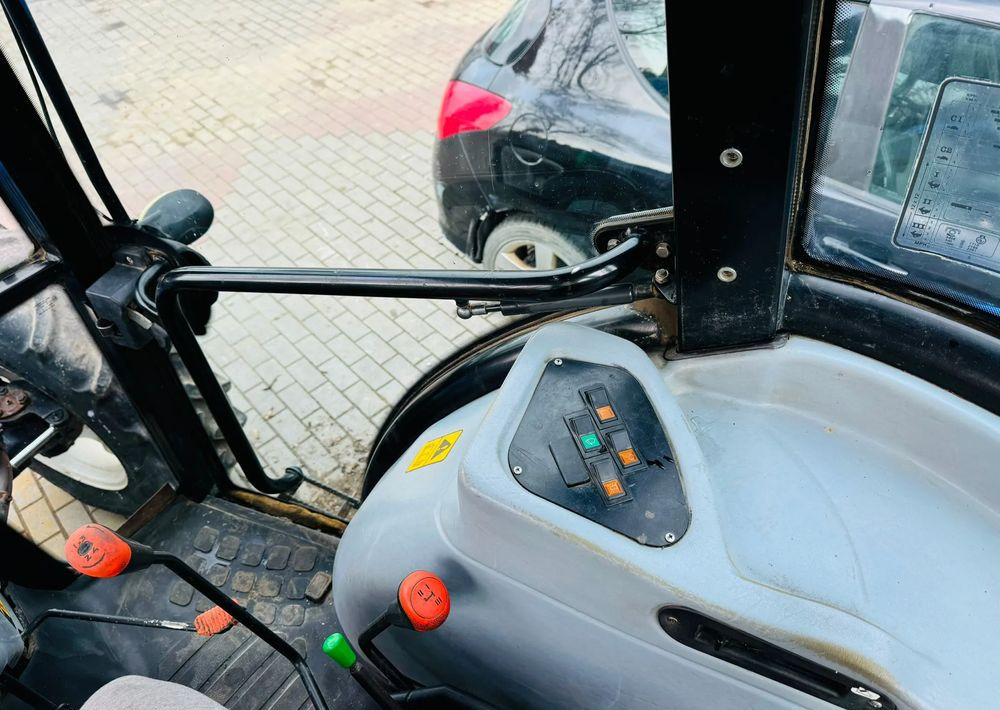 New Holland TD5050 - Tractor: foto 5 New Holland TD5050 - Tractor: foto 5