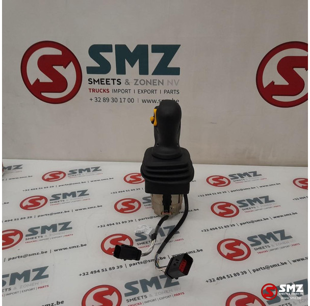 Caterpillar Joystick Caterpillar - Cabina e interior: foto 4 Caterpillar Joystick Caterpillar - Cabina e interior: foto 4