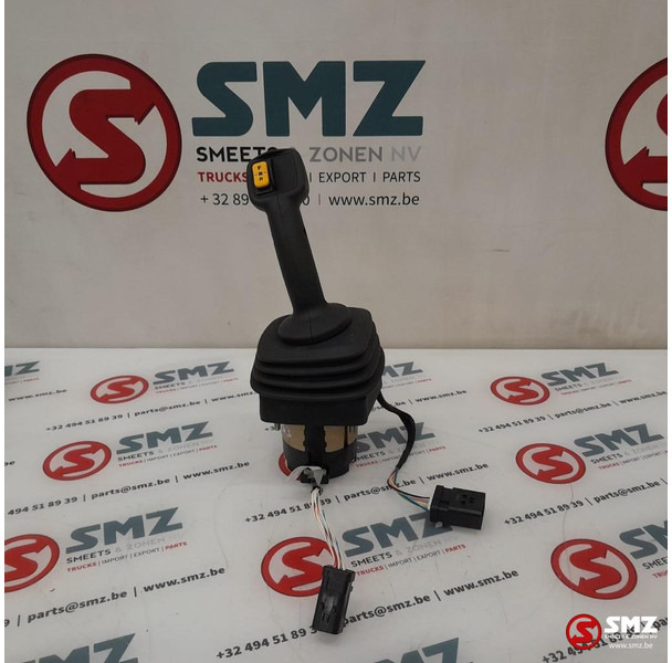 Caterpillar Joystick Caterpillar - Cabina e interior: foto 3 Caterpillar Joystick Caterpillar - Cabina e interior: foto 3