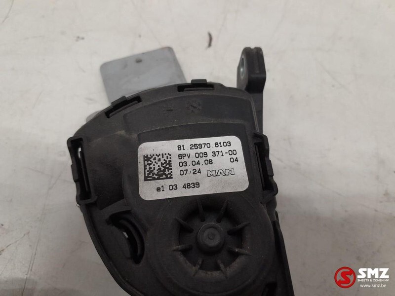 MAN Occ gaspedaal + sensor MAN TGX 81259706103 - Cabina e interior para Camión: foto 5 MAN Occ gaspedaal + sensor MAN TGX 81259706103 - Cabina e interior para Camión: foto 5