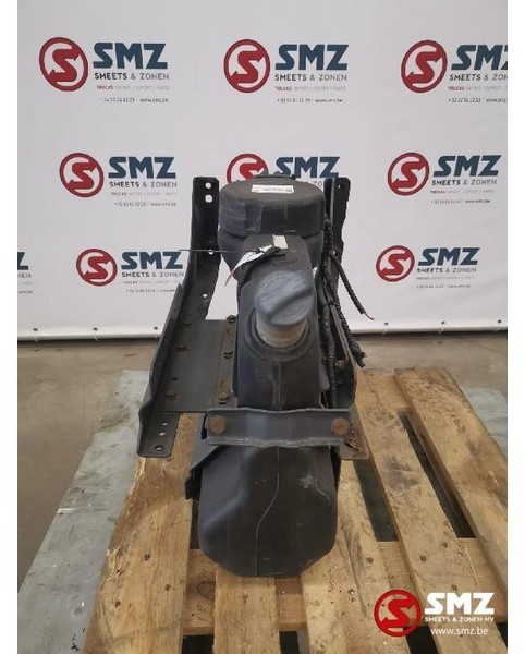 Mercedes-Benz Occ AdBlue tank 25L Mercedes Atego 1224L - Depósito de AdBlue para Camión: foto 1 Mercedes-Benz Occ AdBlue tank 25L Mercedes Atego 1224L - Depósito de AdBlue para Camión: foto 1