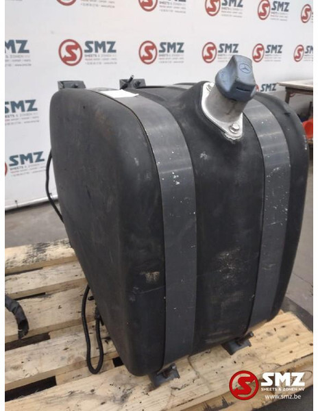 Mercedes-Benz Occ AdBluetank 95L Mercedes Actros MP3 A9304701415 - Sistema de combustible para Camión: foto 1 Mercedes-Benz Occ AdBluetank 95L Mercedes Actros MP3 A9304701415 - Sistema de combustible para Camión: foto 1