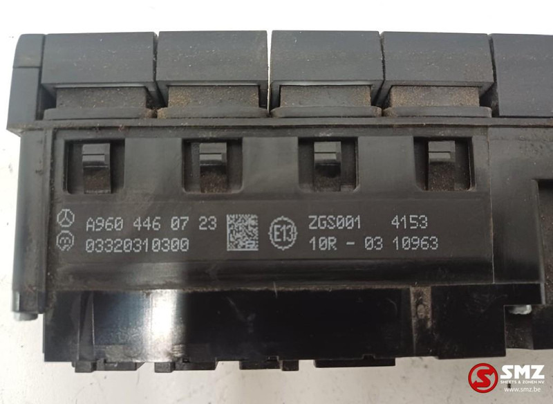 Mercedes-Benz Occ bedieningspaneelschakelaars Mercedes - Sistema eléctrico para Camión: foto 5 Mercedes-Benz Occ bedieningspaneelschakelaars Mercedes - Sistema eléctrico para Camión: foto 5