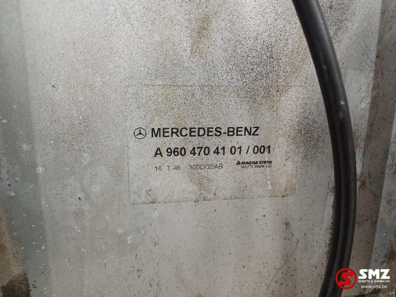 Mercedes-Benz Occ brandstoftank 300L + AdBluetank 25L Mercedes - Depósito de combustible para Camión: foto 5 Mercedes-Benz Occ brandstoftank 300L + AdBluetank 25L Mercedes - Depósito de combustible para Camión: foto 5