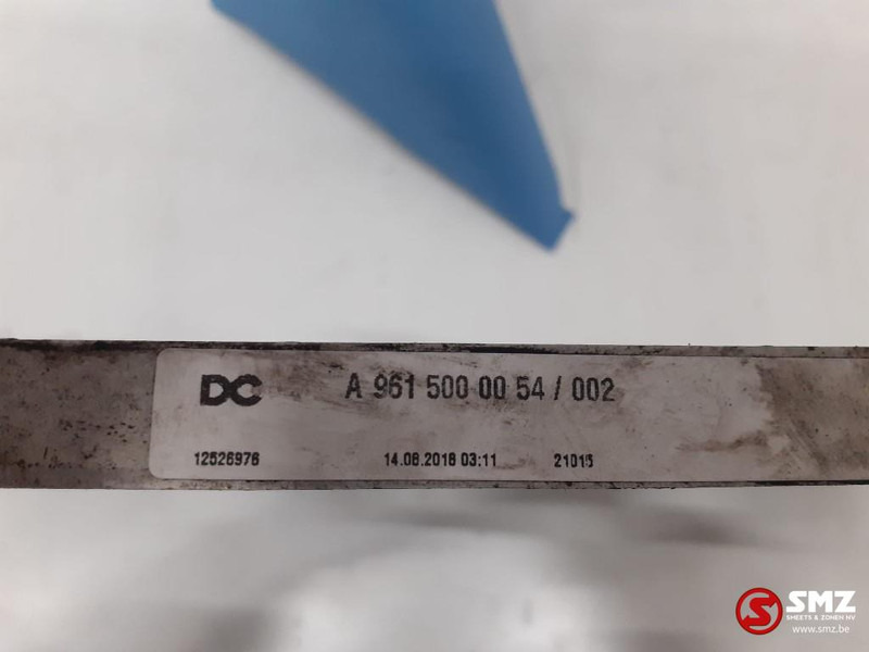 Mercedes-Benz Occ condensor Mercedes - Sistema de refrigeración para Camión: foto 4 Mercedes-Benz Occ condensor Mercedes - Sistema de refrigeración para Camión: foto 4