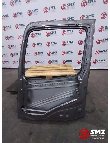 Mercedes-Benz Occ deur rechts Mercedes Arocs 2148 - Puerta y piezas para Camión: foto 3 Mercedes-Benz Occ deur rechts Mercedes Arocs 2148 - Puerta y piezas para Camión: foto 3