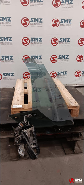 Mercedes-Benz Occ zonneklep Mercedes Actros MP1 - Visera parasol para Camión: foto 3 Mercedes-Benz Occ zonneklep Mercedes Actros MP1 - Visera parasol para Camión: foto 3