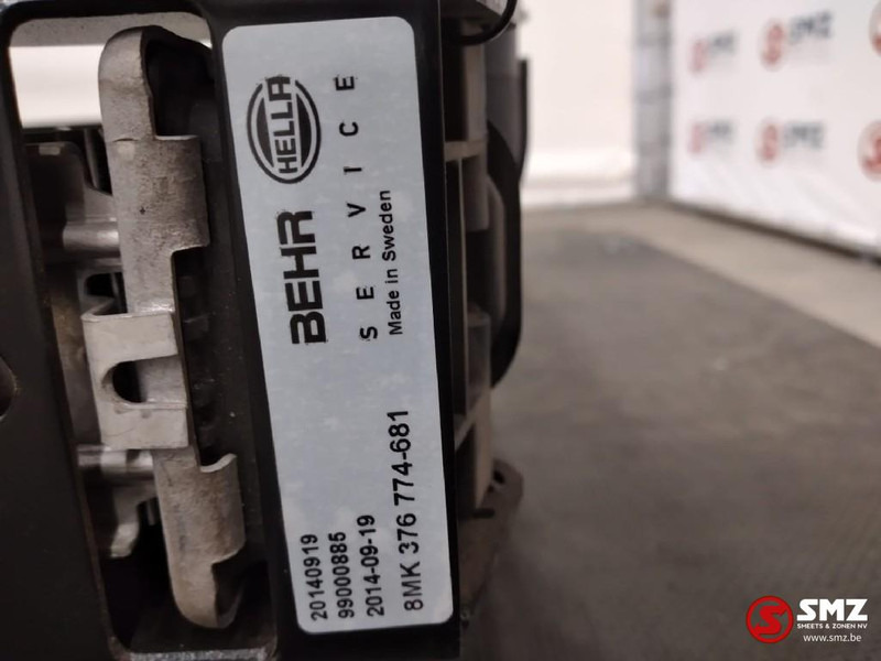 Renault Radiator Renault KERAX, PREMIUM, PREMIUM 2 - Radiador: foto 3 Renault Radiator Renault KERAX, PREMIUM, PREMIUM 2 - Radiador: foto 3