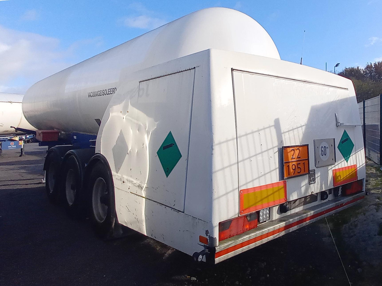 AGA Cryo Gas tank semi-trailer cryogenic used for nitrogen, argon, oxygen, LIN, LOX, LAR. - Semirremolque cisterna: foto 3 AGA Cryo Gas tank semi-trailer cryogenic used for nitrogen, argon, oxygen, LIN, LOX, LAR. - Semirremolque cisterna: foto 3