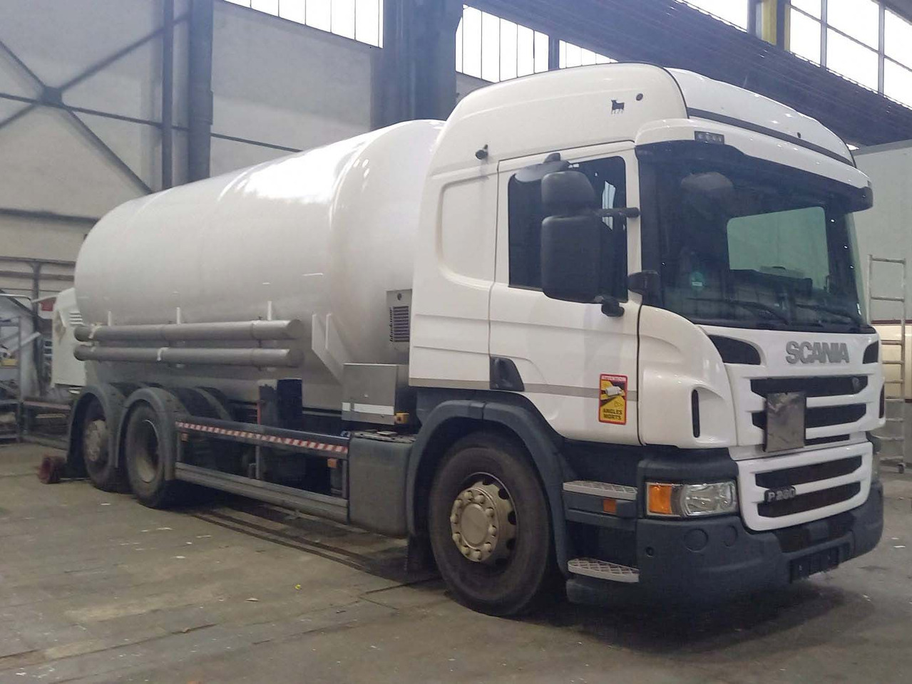 SCANIA Gas tank truck Orca cryogenic used for nitrogen and argon - Camión cisterna: foto 1 SCANIA Gas tank truck Orca cryogenic used for nitrogen and argon - Camión cisterna: foto 1
