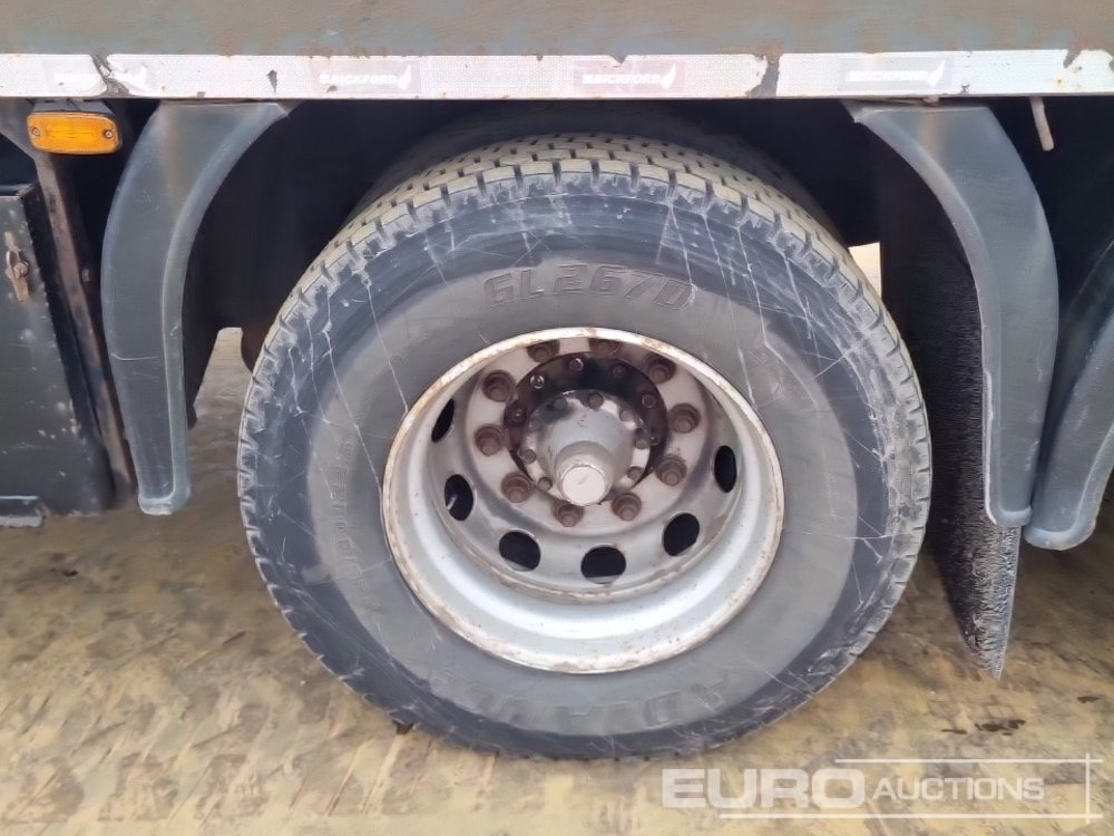 Camión caja abierta para transporte de equipos pesados 2009 Scania P310: foto 10 Camión caja abierta para transporte de equipos pesados 2009 Scania P310: foto 10