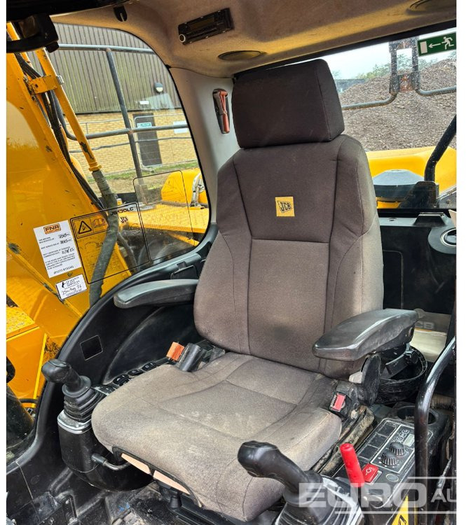 Excavadora de cadenas 2015 JCB JS130LC: foto 23 Excavadora de cadenas 2015 JCB JS130LC: foto 23