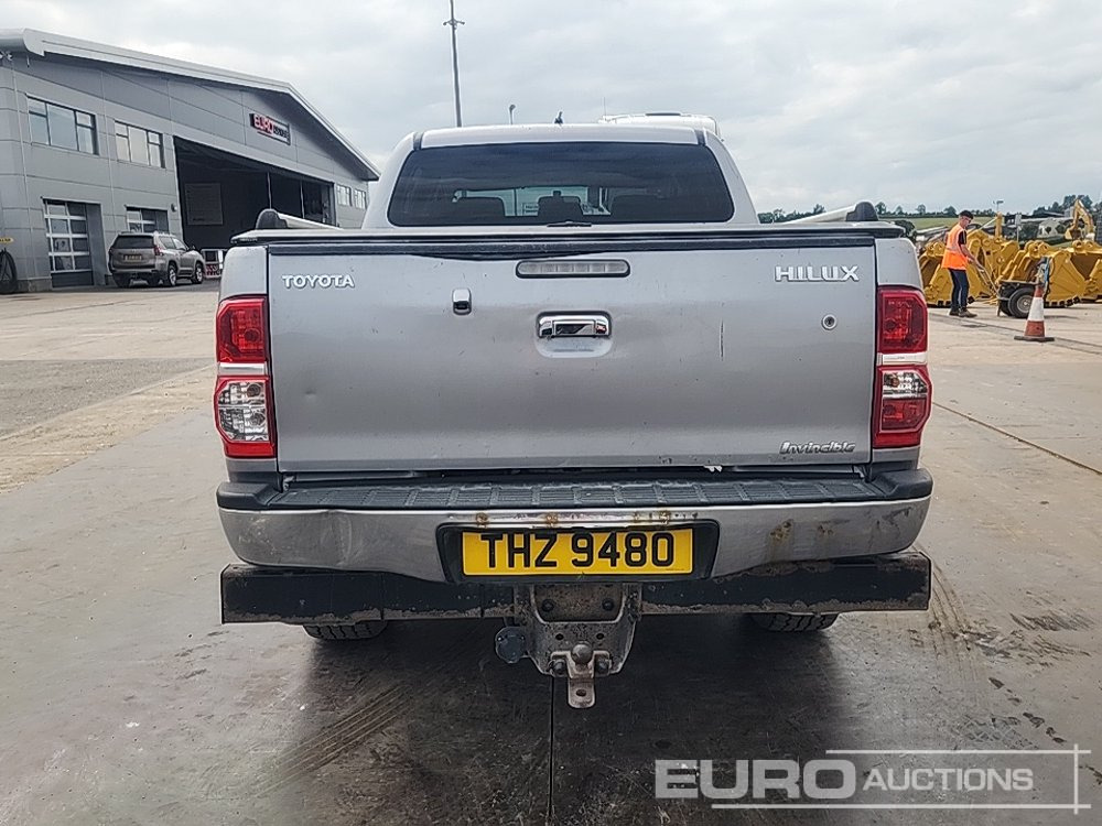 2016 Toyota Hilux Invincible - Pick-up: foto 4 2016 Toyota Hilux Invincible - Pick-up: foto 4