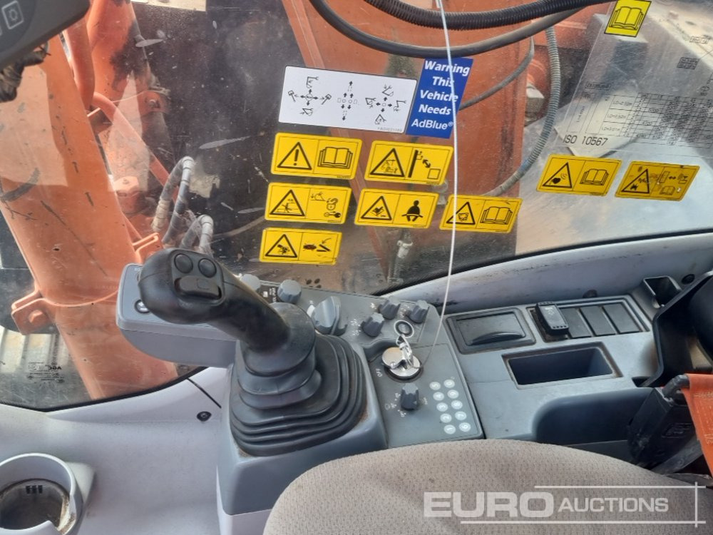 Excavadora de cadenas 2019 Hitachi ZX135US-6: foto 34