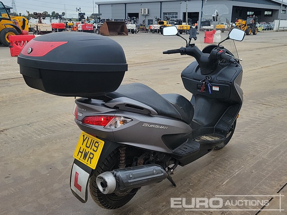 2019 Suzuki Burgman - Motocicleta: foto 5 2019 Suzuki Burgman - Motocicleta: foto 5