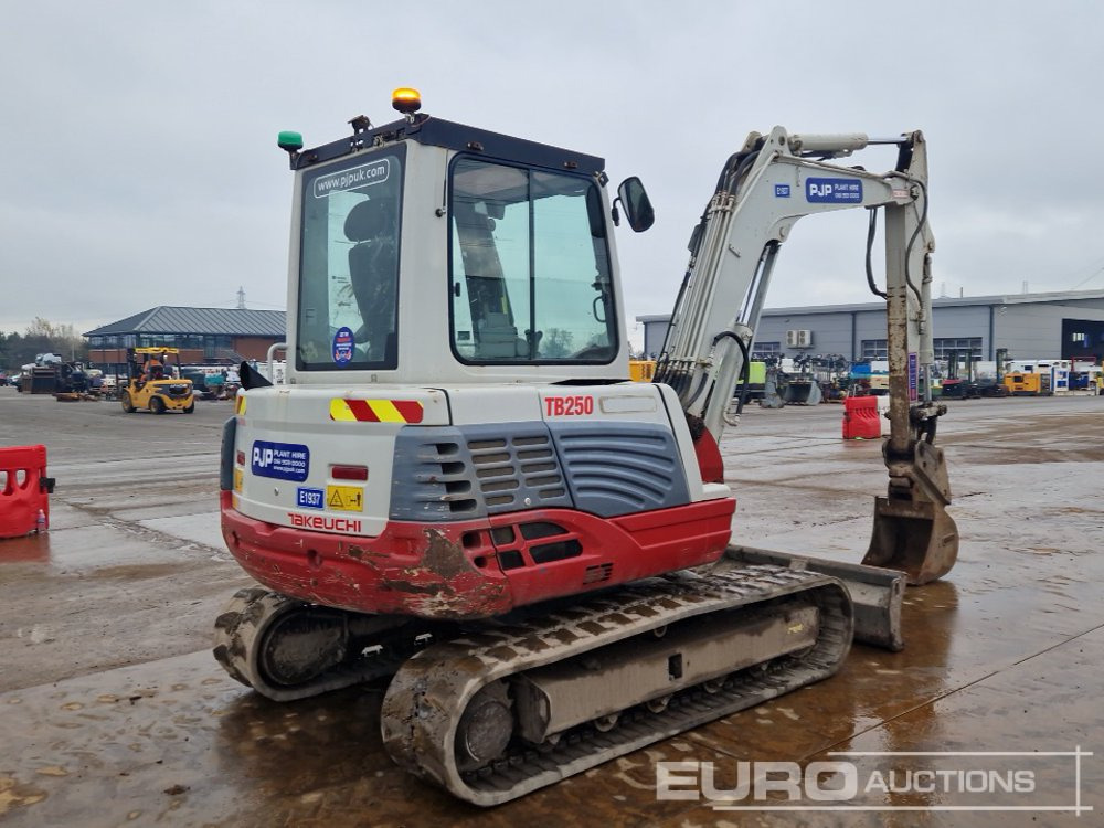 2019 Takeuchi TB250 - Miniexcavadora: foto 5 2019 Takeuchi TB250 - Miniexcavadora: foto 5